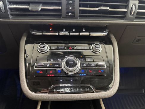 Used 2022 Lincoln Corsair AWD w/ Premium Package image 19