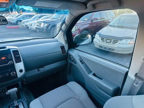 Used 2018 Nissan Frontier SV image 13