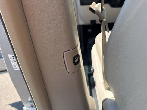 Used 2016 Chrysler Town & Country LX image 32