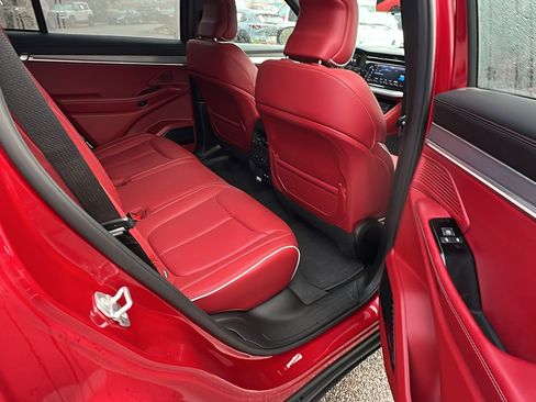 Used 2024 Jeep Wagoneer Launch Edition image 23