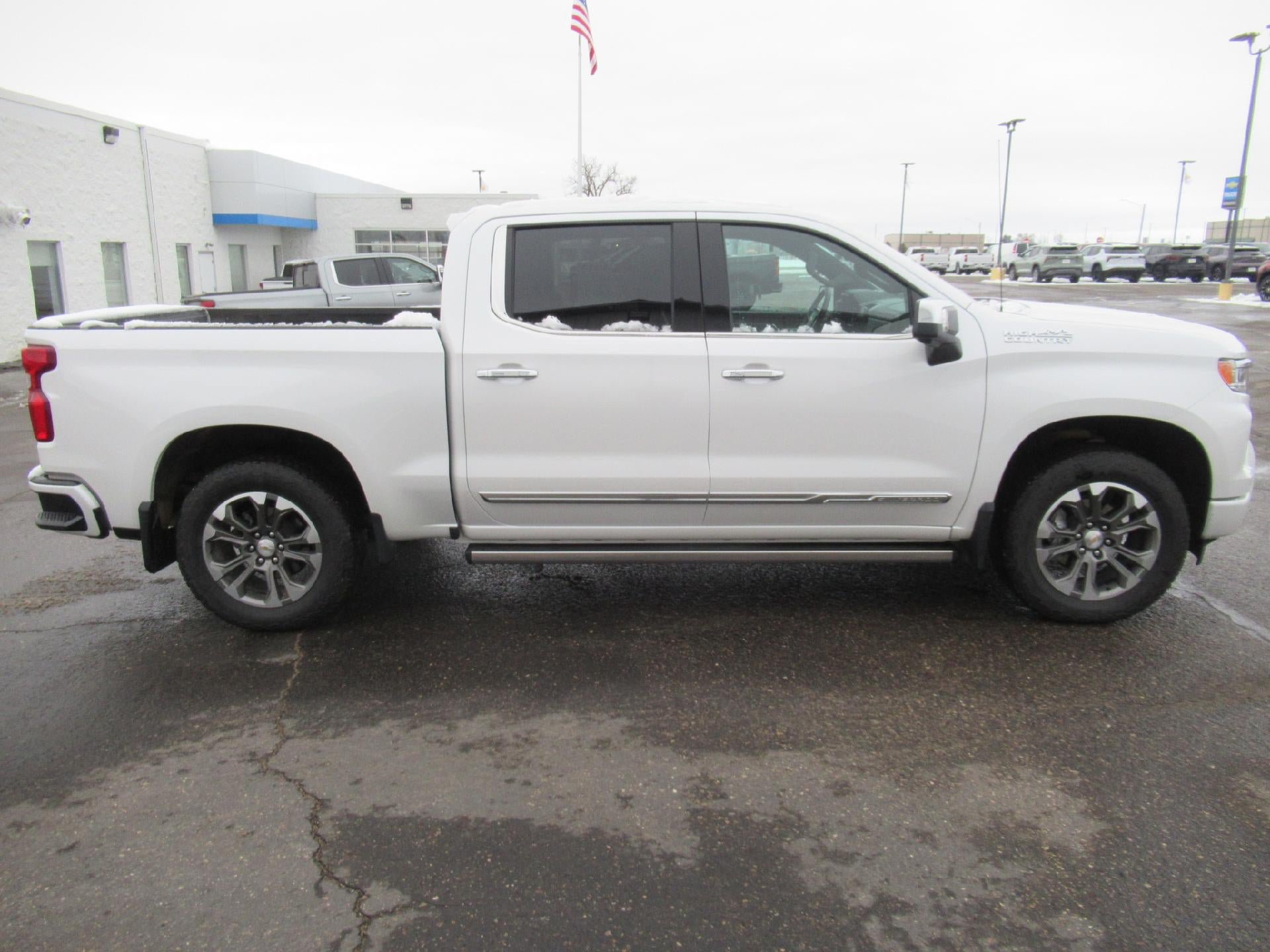 Certified 2025 Chevrolet Silverado 1500 High Country w/ Z71 Off-Road Package AWD/4WD image 5