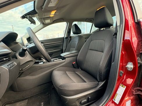 Used 2024 Nissan Altima 2.5 SV image 3