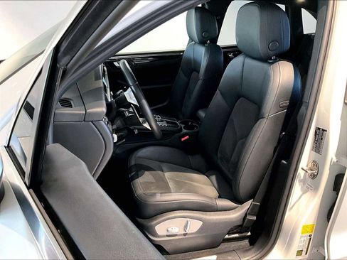 Used 2021 Porsche Macan S image 8