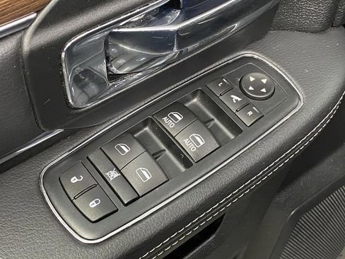 Used 2017 RAM 1500 Laramie image 32