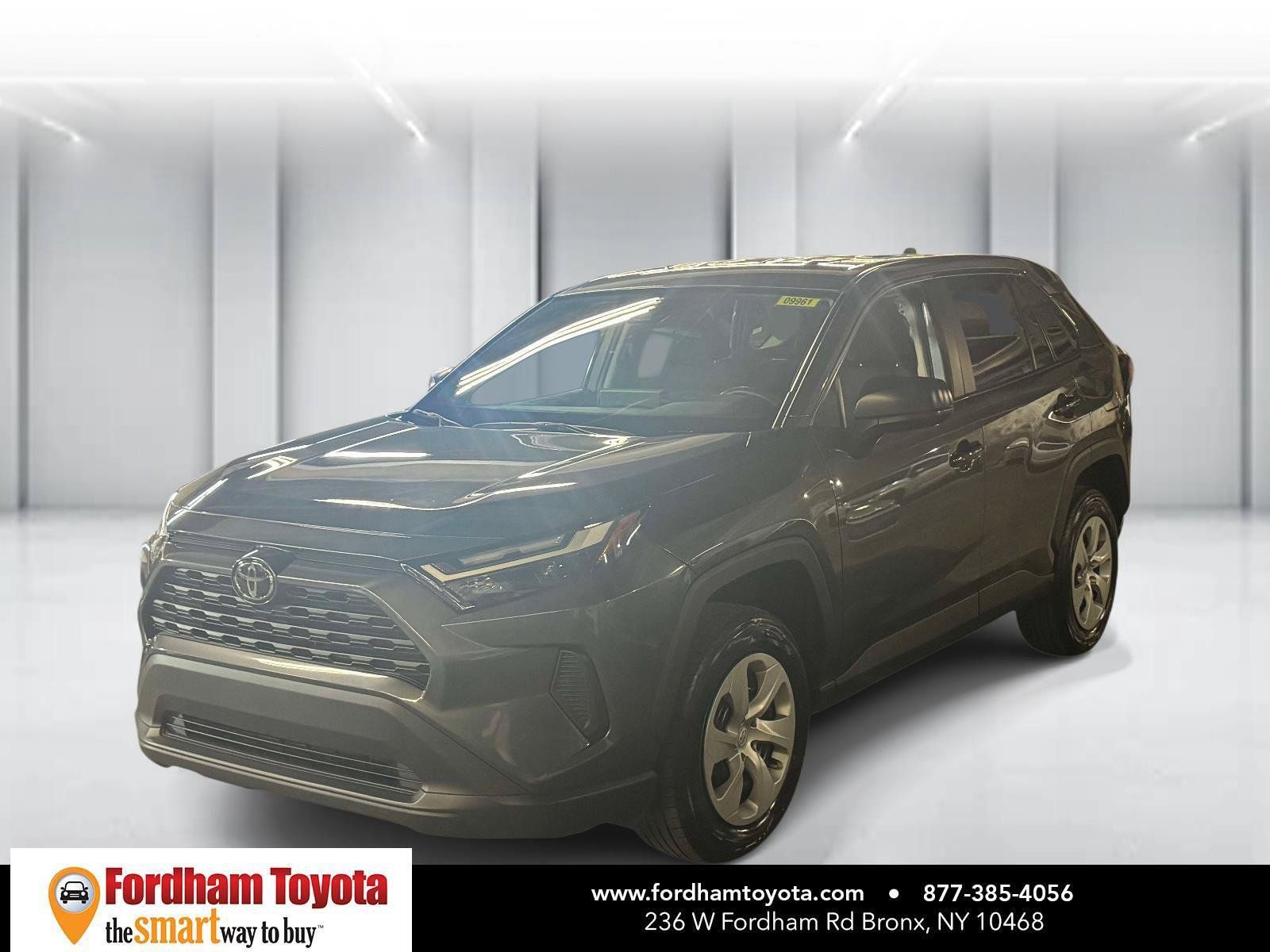 Used 2025 Toyota RAV4 LE AWD/4WD image 4