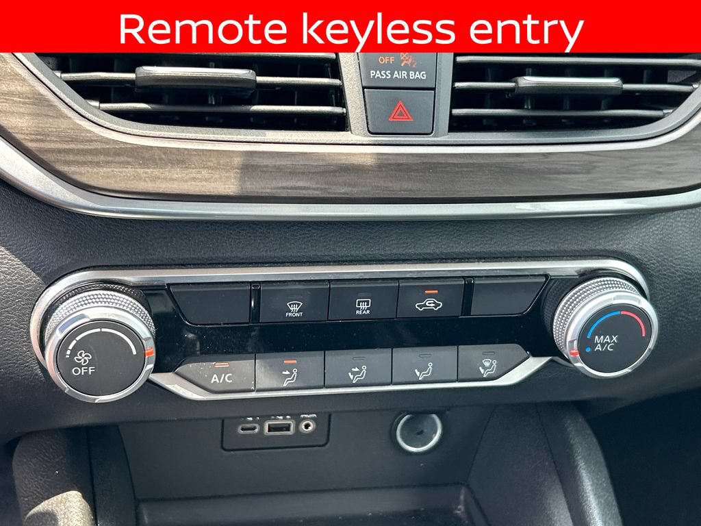 Used 2025 Nissan Altima 2.5 SV FWD image 19