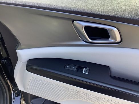 Used 2022 Kia Carnival LX image 39