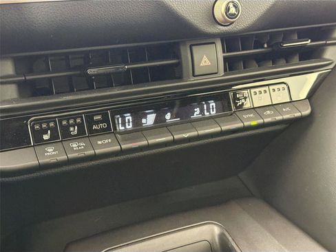 Used 2023 Toyota Crown AWD/4WD image 27