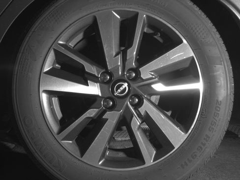 Used 2025 Nissan Versa SV FWD image 14