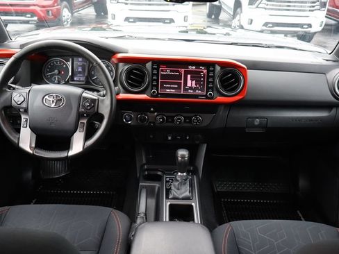 Used 2020 Toyota Tacoma TRD Off-Road AWD/4WD image 20