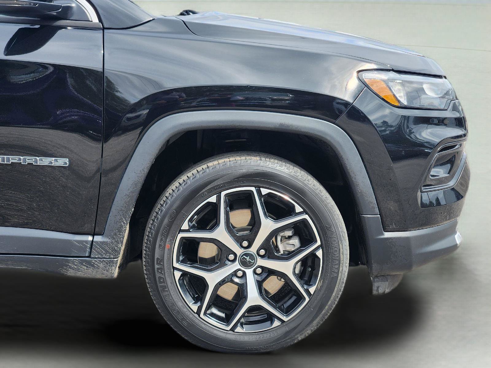 Used 2025 Jeep Compass Limited AWD/4WD image 9
