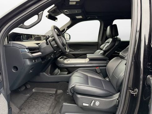 Used 2025 Lincoln Navigator Reserve w/ Jet Appearance Package image 9