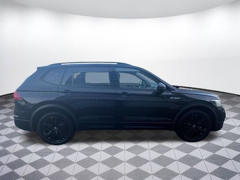 Certified 2022 Volkswagen Tiguan SE R-Line AWD/4WD image 8