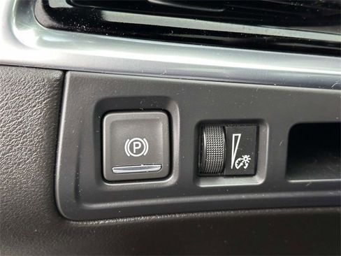 Used 2025 Cadillac XT6 Premium Luxury image 23