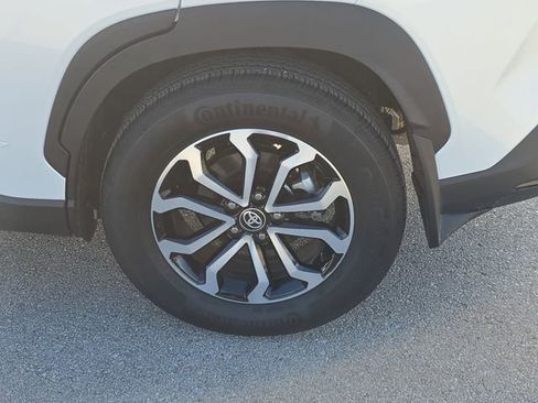 Used 2026 Toyota Corolla Cross SE image 32