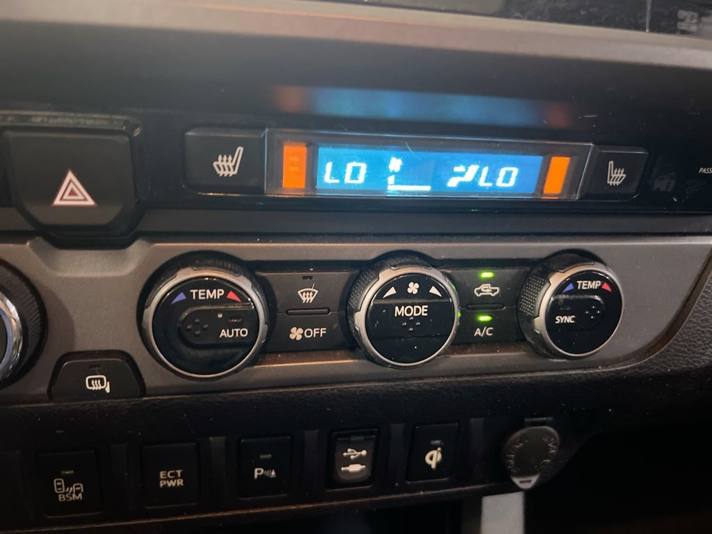 Used 2017 Toyota Tacoma TRD Sport AWD/4WD image 17