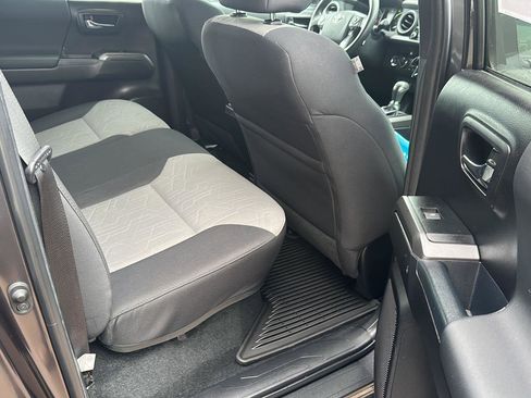 Certified 2023 Toyota Tacoma TRD Off-Road AWD/4WD image 18