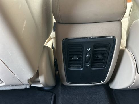 Used 2014 Jeep Grand Cherokee Laredo w/ Quick Order Package 23E AWD/4WD image 16
