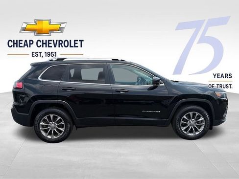 Used 2019 Jeep Cherokee Latitude Plus w/ Cold Weather Group AWD/4WD image 6