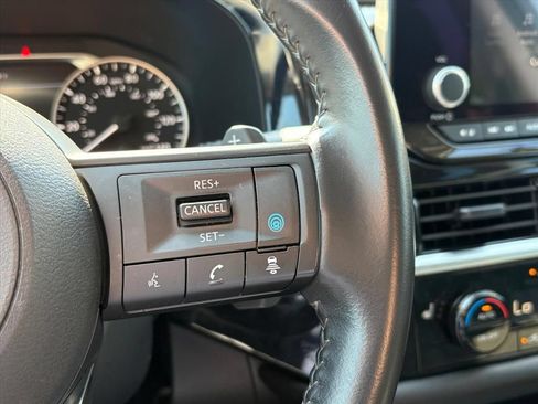 Used 2025 Nissan Pathfinder SV AWD/4WD image 15
