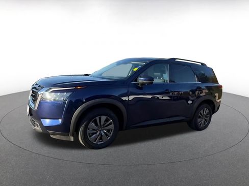 Used 2025 Nissan Pathfinder SV AWD/4WD image 8