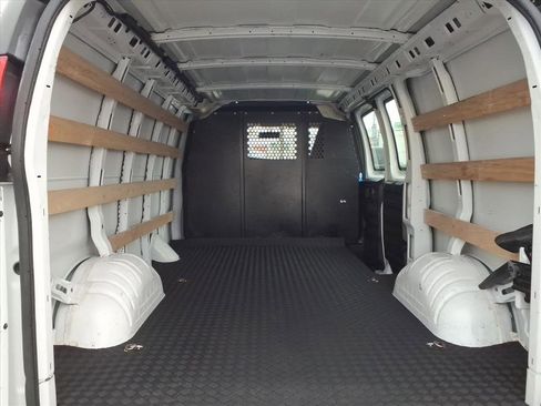 Used 2023 GMC Savana 2500 w/ Driver Convenience Package image 14