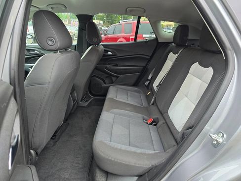 Used 2024 Chevrolet Trax LS w/ LS Convenience Package FWD image 14