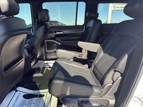 Certified 2024 Jeep Wagoneer Series III AWD/4WD image 10