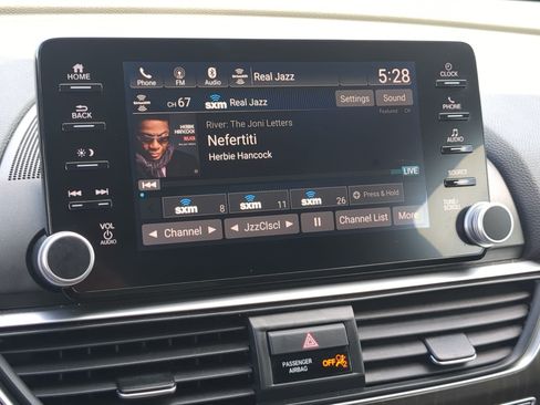 Used 2018 Honda Accord EX-L image 25