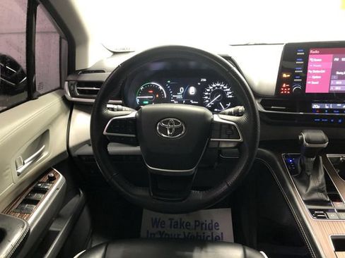 Used 2021 Toyota Sienna XLE FWD image 15