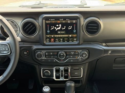Used 2023 Jeep Wrangler Unlimited w/ Cold Weather Group AWD/4WD image 15