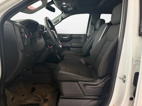 Used 2019 Chevrolet Silverado 1500 Custom w/ Custom Max Trailering Package image 9