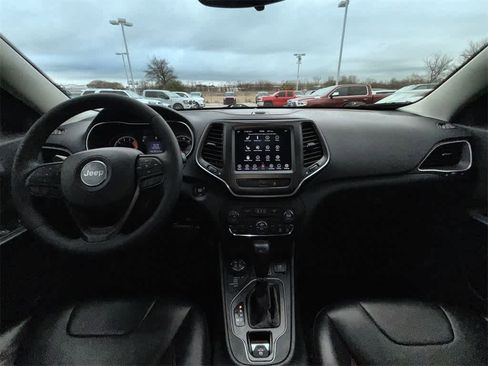 Used 2022 Jeep Cherokee Trailhawk image 16