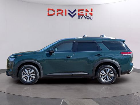 Used 2022 Nissan Pathfinder SL w/ SL Black Package image 2