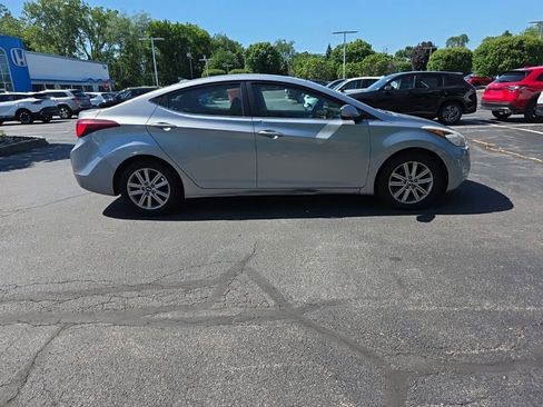 Used 2015 Hyundai Elantra SE w/ Option Group 03 FWD image 9