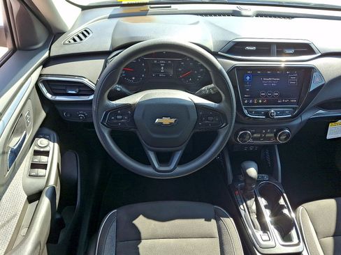 Used 2022 Chevrolet TrailBlazer LT w/ Convenience Package FWD image 21