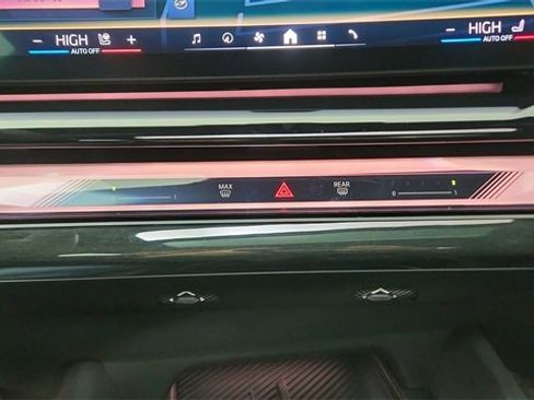 Used 2025 BMW 540i xDrive image 51