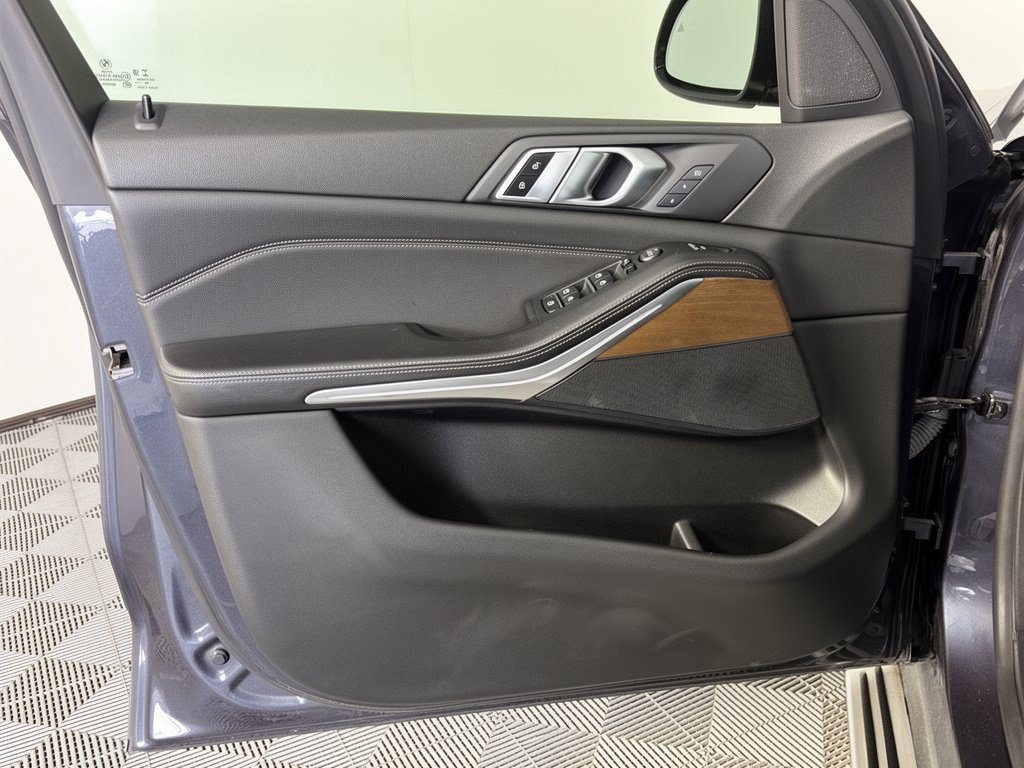 Used 2019 BMW X5 xDrive40i w/ Premium Package AWD/4WD image 14