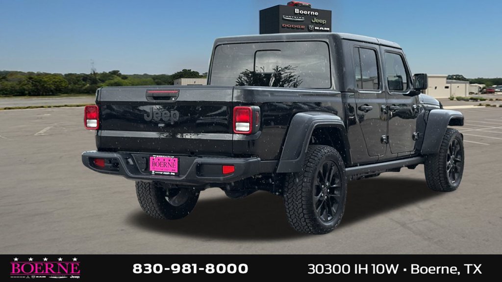 Used 2025 Jeep Gladiator Sport AWD/4WD image 3
