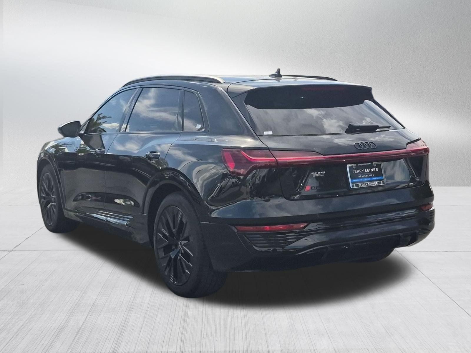 Used 2024 Audi Q8 e-tron Prestige AWD/4WD image 3