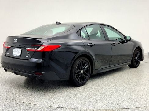 Used 2025 Toyota Camry SE image 5