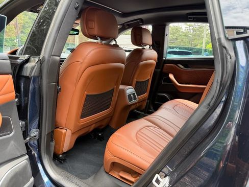 Used 2022 Maserati Levante GT AWD/4WD image 31