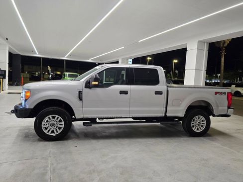 Used 2017 Ford F250 XLT w/ XLT Value Package AWD/4WD image 3