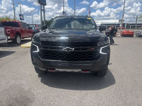 Used 2023 Chevrolet Suburban Z71 w/ Luxury Package AWD/4WD image 2