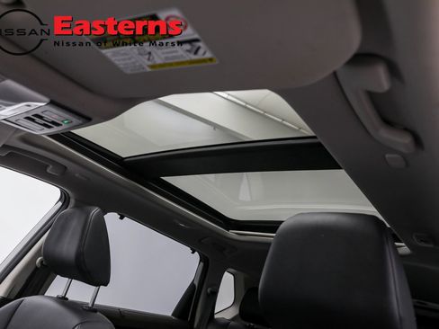 Used 2022 Nissan Rogue SV w/ SV Premium Package image 45