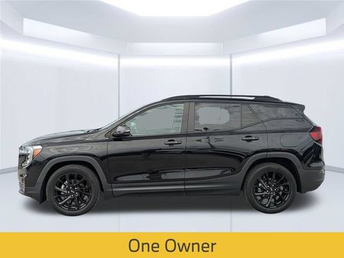 Used 2023 GMC Terrain SLE w/ Driver Convenience Package FWD image 2