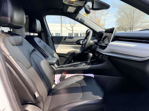 Used 2023 Jeep Compass Limited image 14