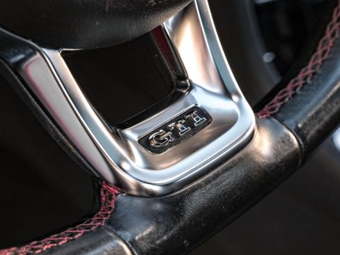 Used 2018 Volkswagen GTI SE w/ SE Leather Package image 17