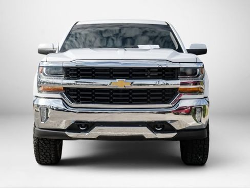 Used 2018 Chevrolet Silverado 1500 W/T w/ Trailering Package AWD/4WD image 3