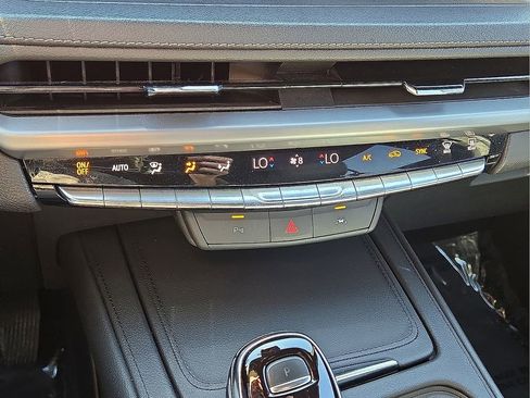 Used 2024 Cadillac XT4 Premium Luxury image 30